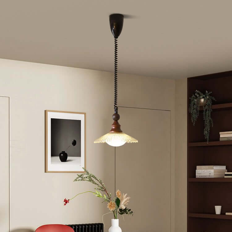 Lampada a sospensione con accenti in legno