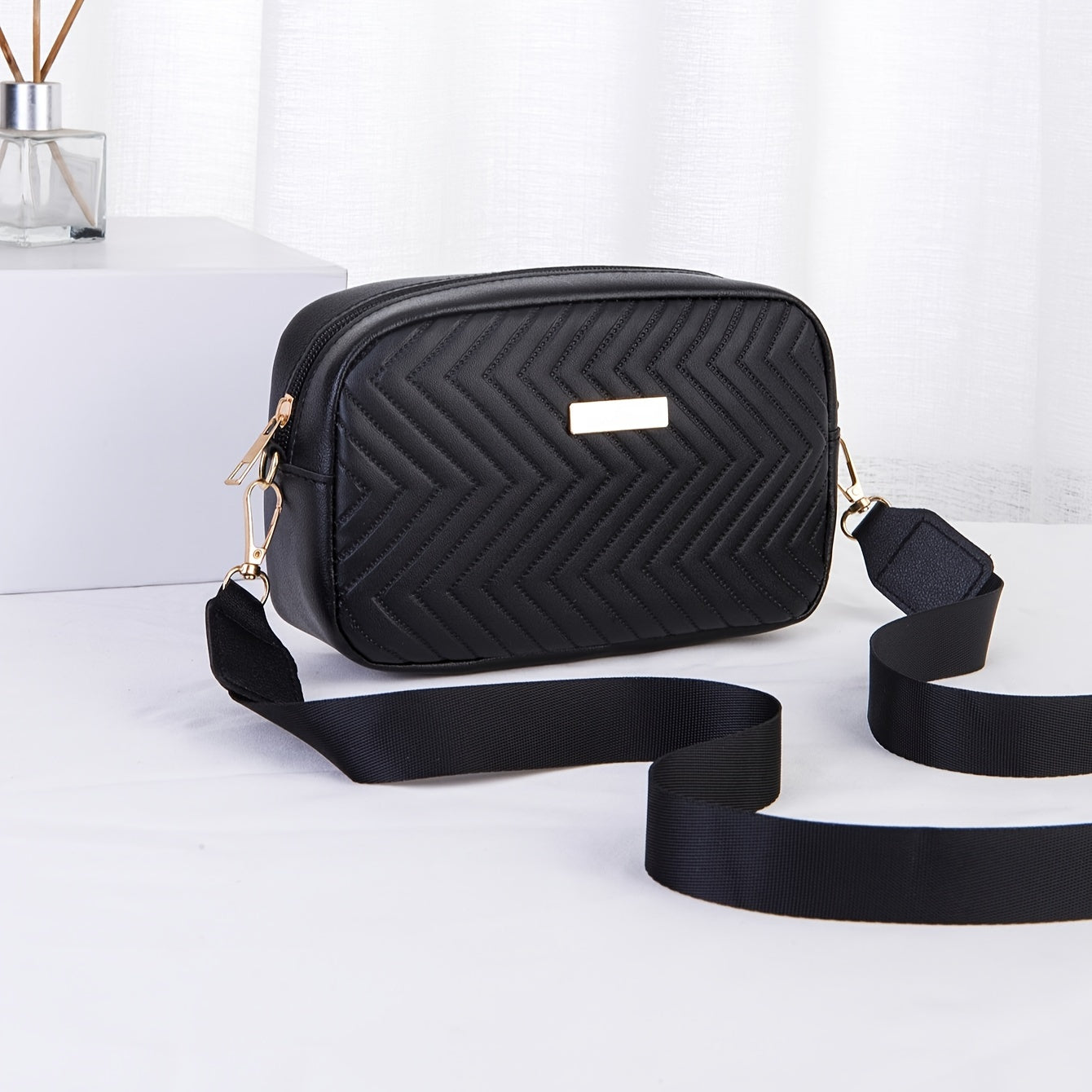 Borsa Leggera da Donna Chic – Stripes e Trapuntata con Finiture in Oro