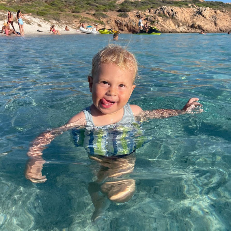 AquaGuard Giubbotto da Nuoto | Dispositivo di galleggiamento premium per la sicurezza in acqua dei bambini e la fiducia nel nuoto