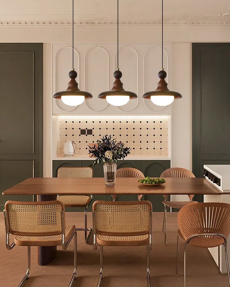 Lampada a sospensione con accenti in legno