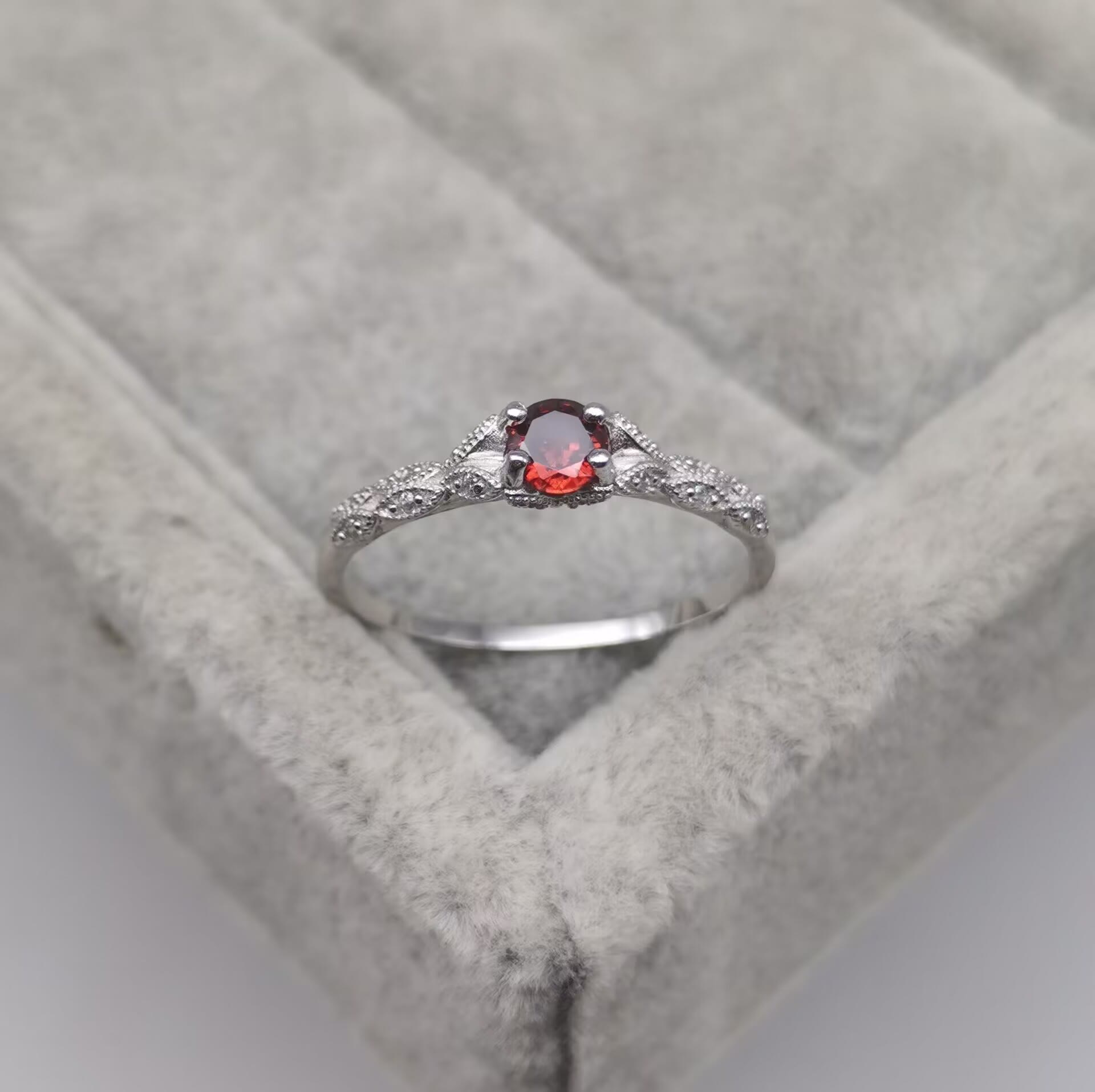 Anello Minimalista in Ametista e Zirconia – Nova