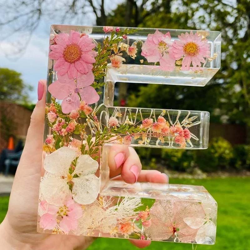 LumiFlair Lampada Notturna Iniziale Floreale | Luce Personalizzata in Resina con Luce LED Morbida