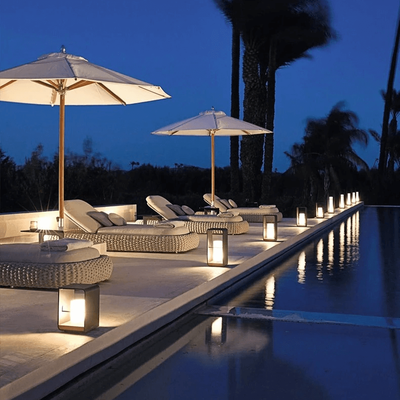 Lampada da Esterno a Energia Solare - Illuminazione per Giardino Elegante