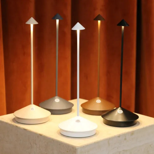LumiCore | Lampada da Tavolo LED Wireless con Stile