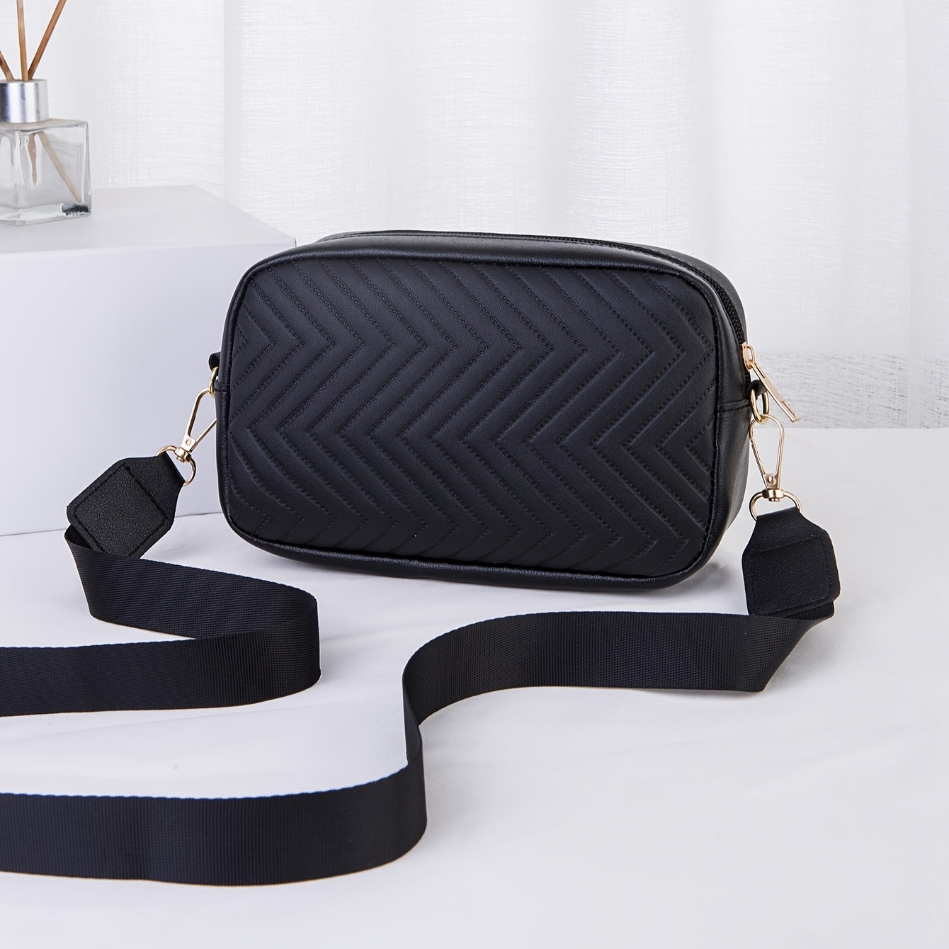 Borsa Leggera da Donna Chic – Stripes e Trapuntata con Finiture in Oro