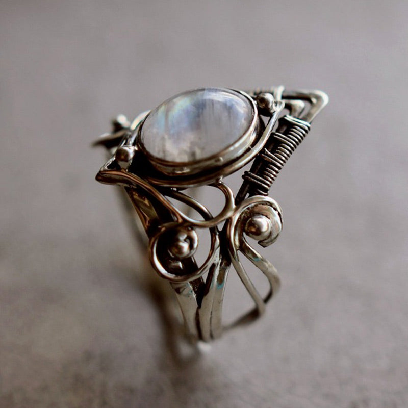 Anello Vintage in Pietra di Luna – Clara