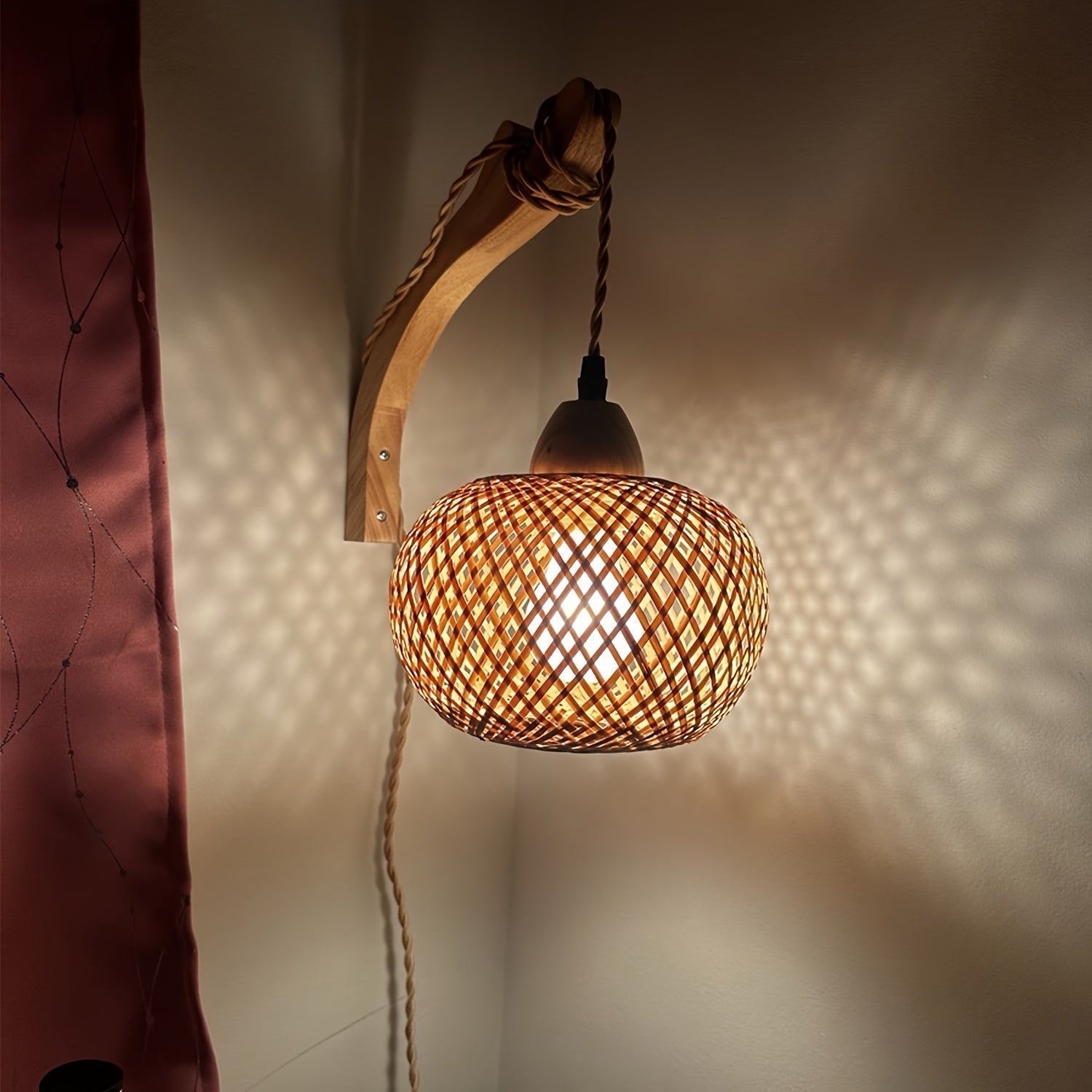 Lampada da Parete Rustica in Bambù – Paralume Intrecciato con Spina Stile Vintage