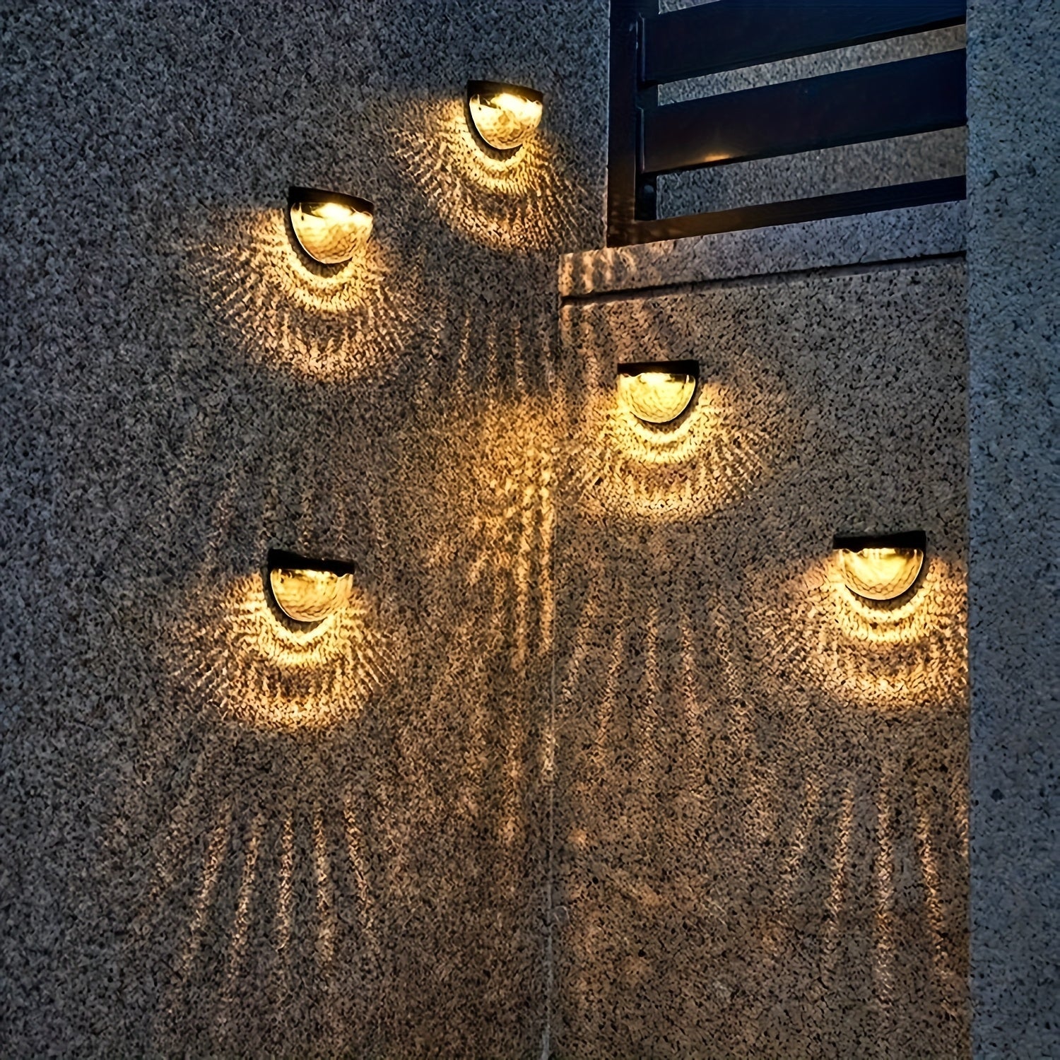 Illuminazione per Recinzione a LED SolarGlow a Mezza Ronda – Elegante e Durevole