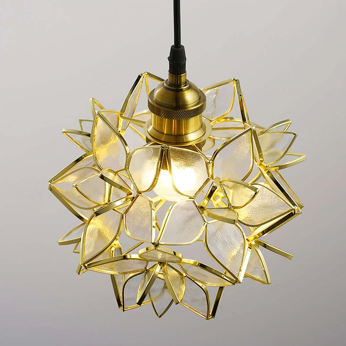Lampada a Sospensione Elegante con Design a Conchiglia