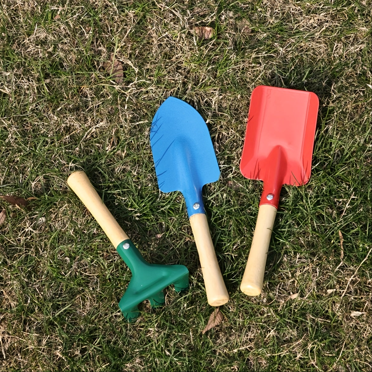 Set di Attrezzi Colorati per Giardino e Sabbia per Bambini – Giocattolo da Esterno e Giardino