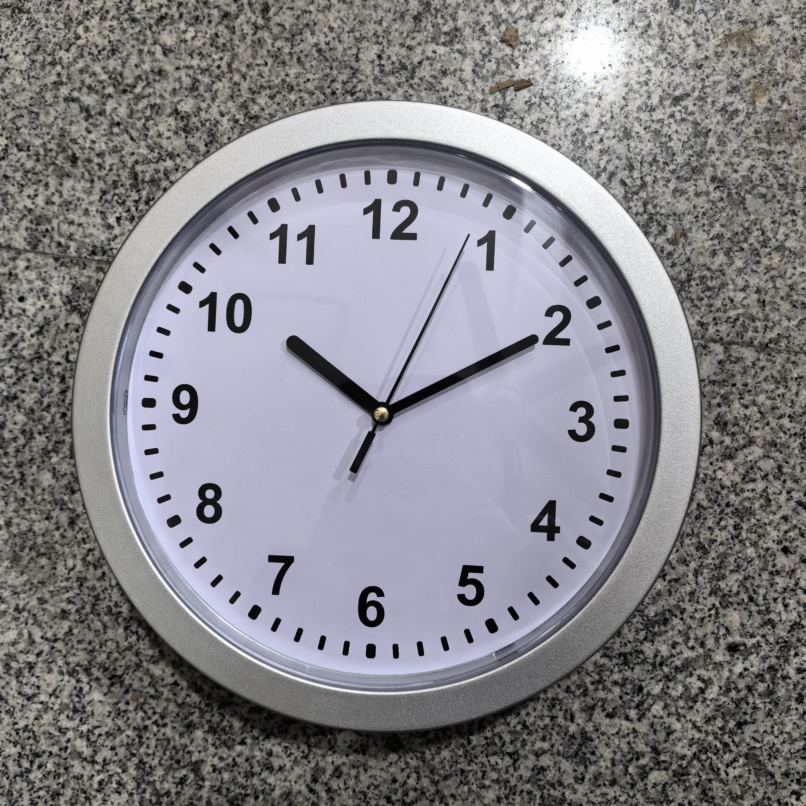 Orologio da Parete con Scomparto di Stoccaggio Nascosto – Pratico e Discreto