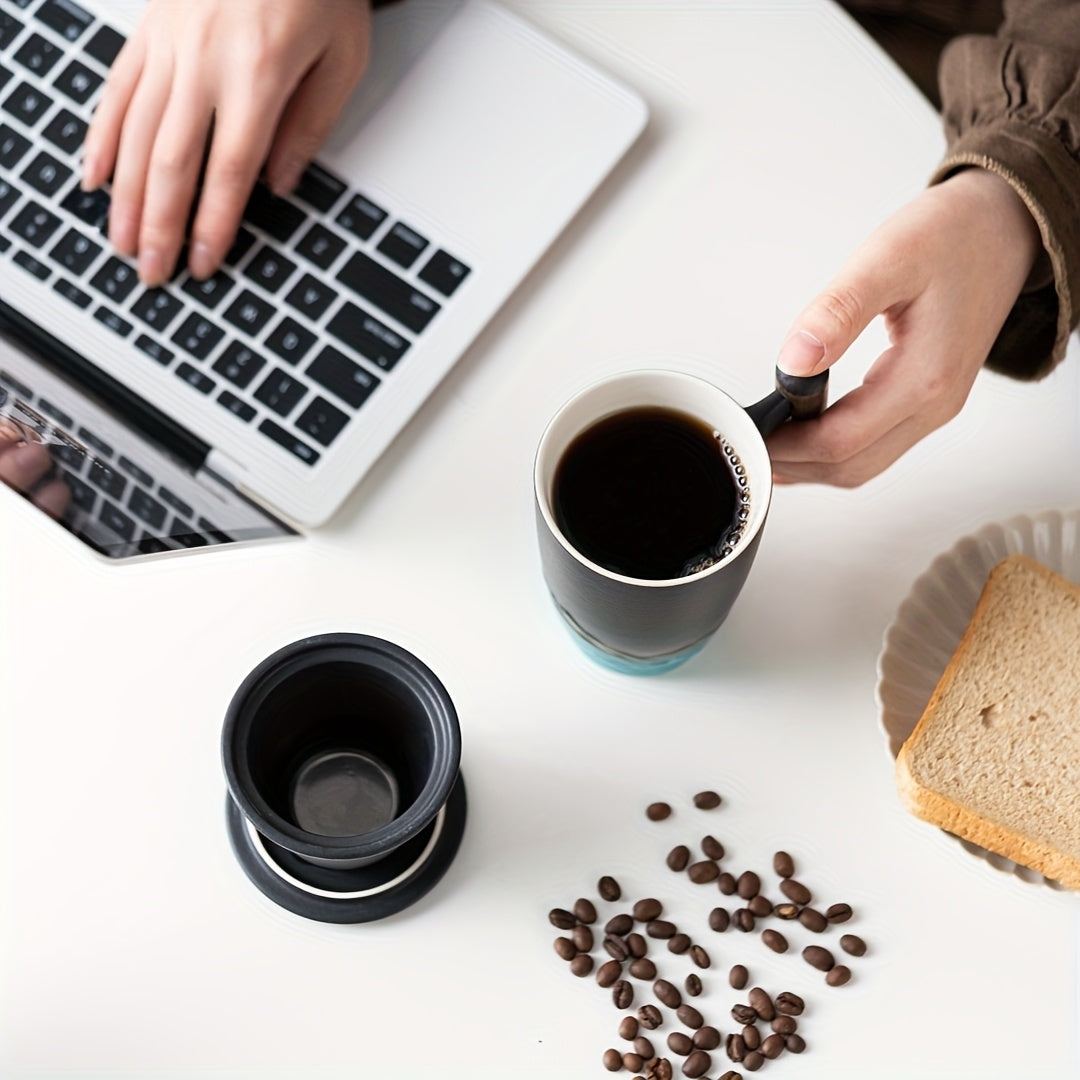 Tazza da tè in ceramica fatta a mano con infusore – Design autentico e uso pratico