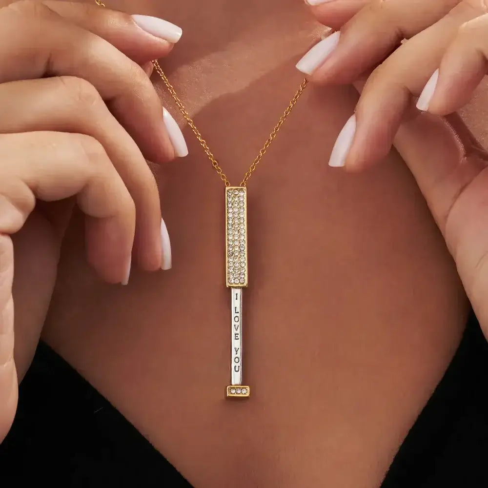 Collana Keepsake di Lusso AmaraBloom | Pendente in zirconia inciso per connessioni preziose