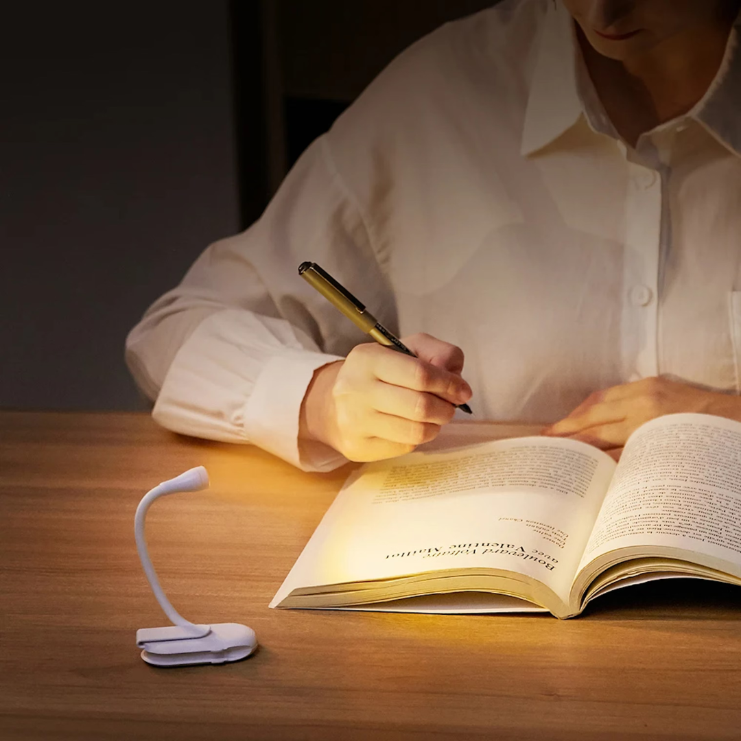 LumiBeam Clip-On Lettura Lampada | Lampada LED per libri con colori multipli e braccio flessibile Regolabile