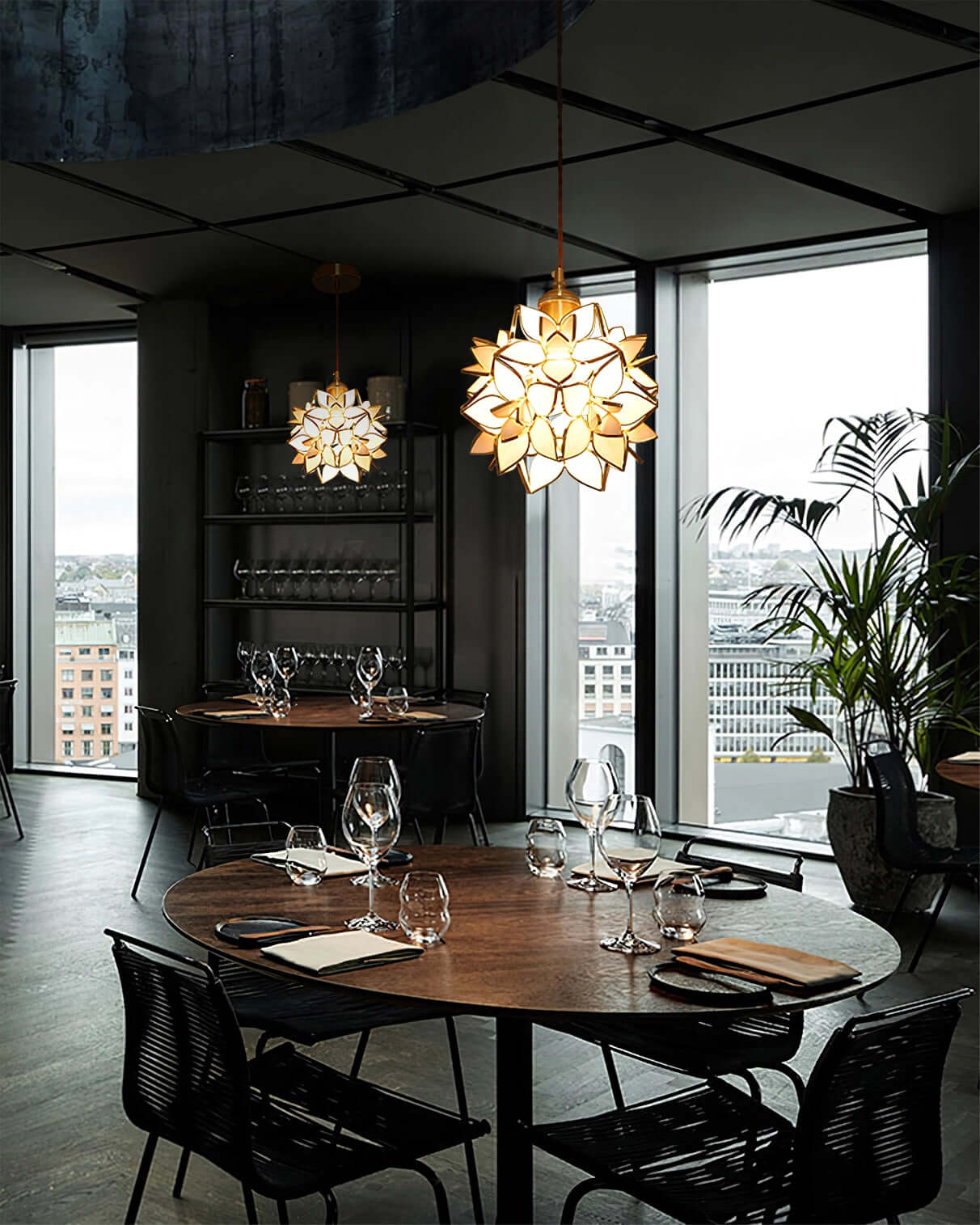 Lampada a Sospensione Elegante con Design a Conchiglia