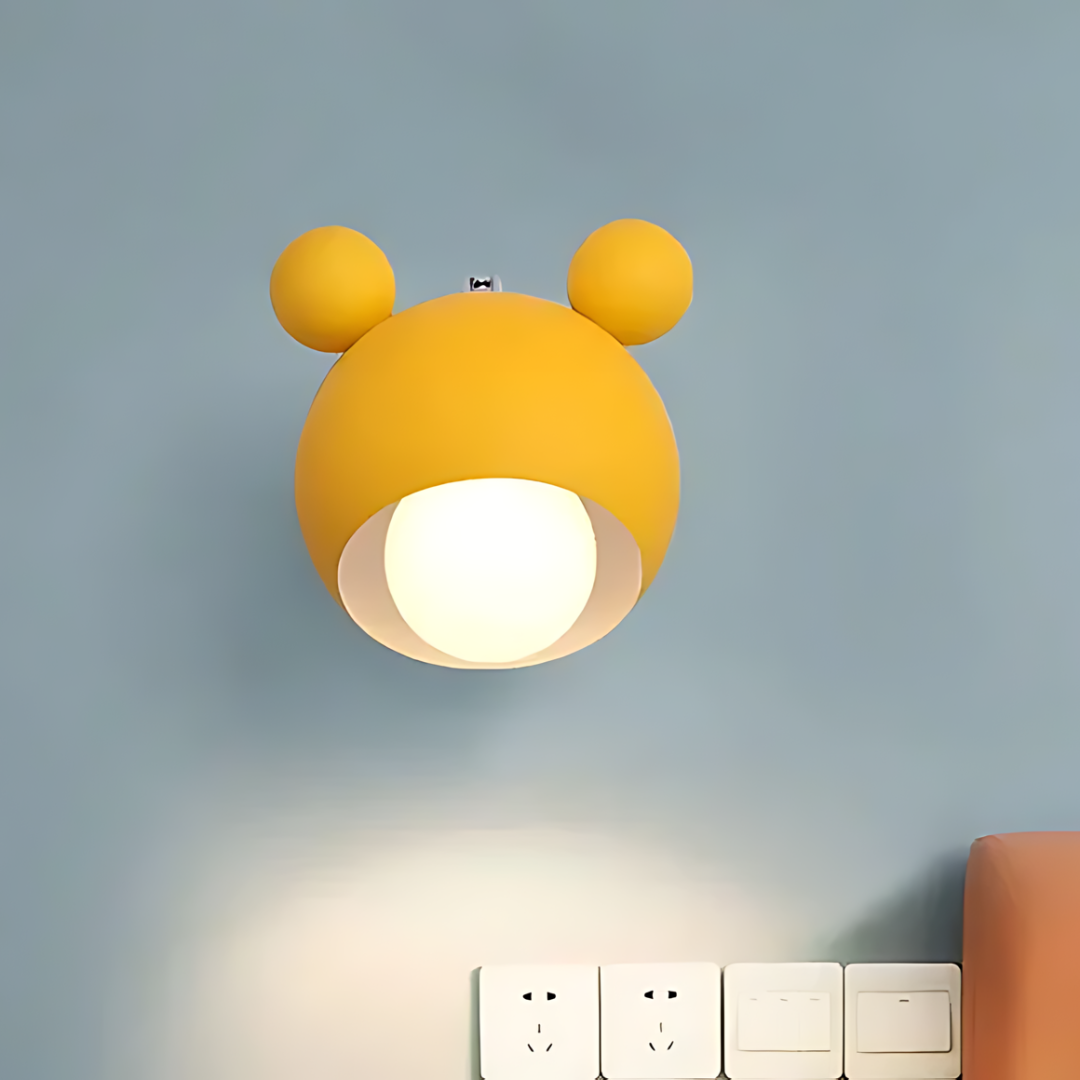 LumiMickey Applique Murale Nordico | Adorabile applique a LED a forma di Topolino per una cameretta e una sala giochi accoglienti.