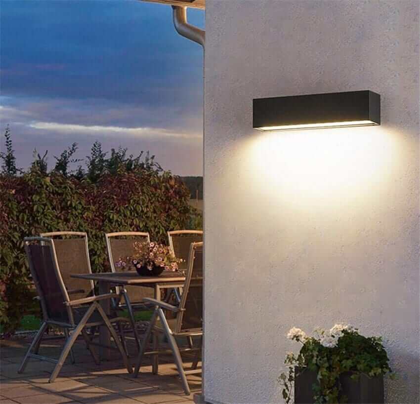 Lampada da Parete Moderna per Esterni - Illuminazione LED da Esterno