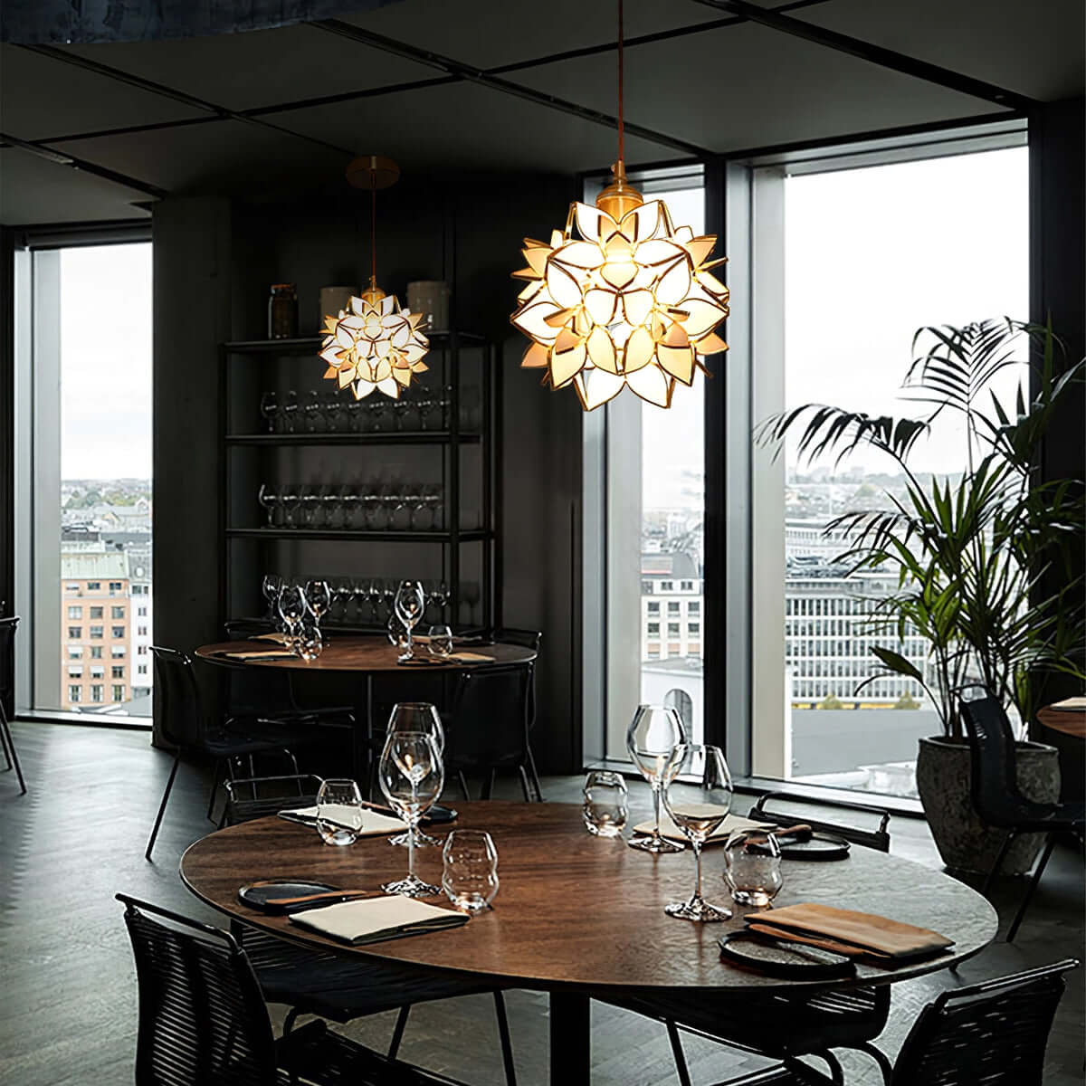 Lampada a Sospensione Elegante con Design a Conchiglia