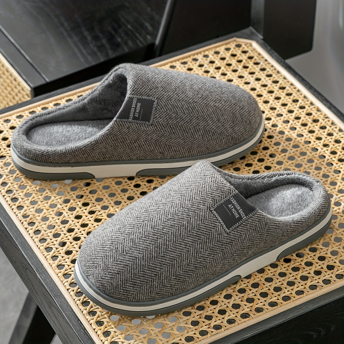 Pantofole Calde da Uomo con Motivo a Spina di Pesce – Comfort e Grip per Casa in Autunno e Inverno