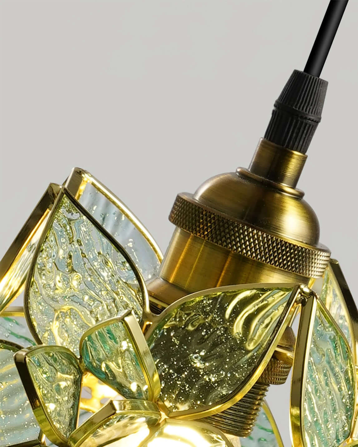 Lampada a Sospensione Elegante con Design a Conchiglia