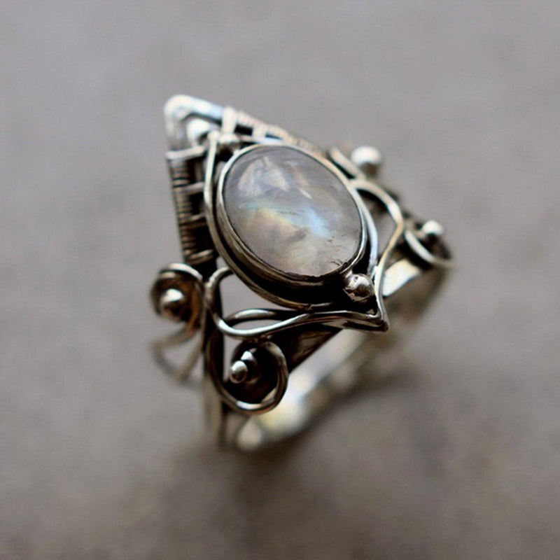 Anello Vintage in Pietra di Luna – Clara