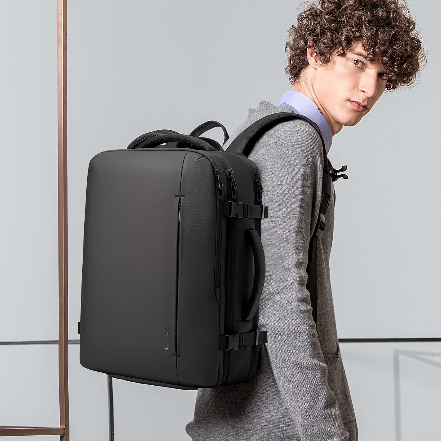 Zaino da viaggio espandibile impermeabile da 26–45L con scomparto per laptop e opzione borsa da viaggio