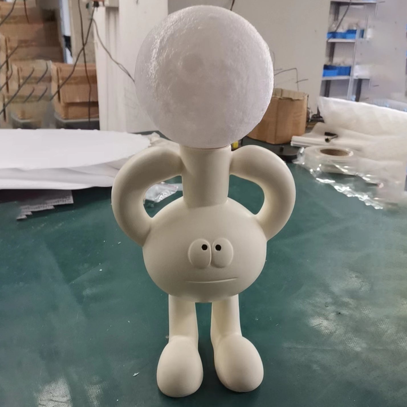 Lampada da Tavolo Giocosa con Sfera di Vetro - Glombra