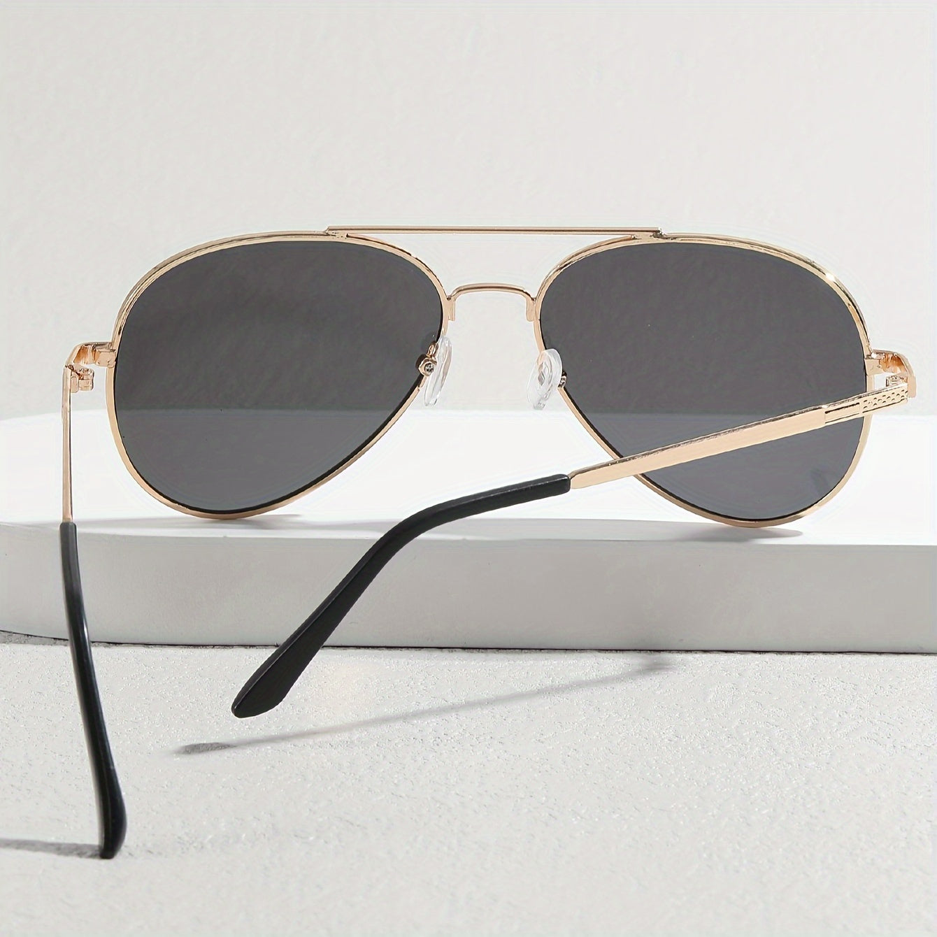 Occhiali da sole pilota per uomini – Design senza tempo in metallo e plastica per uso quotidiano