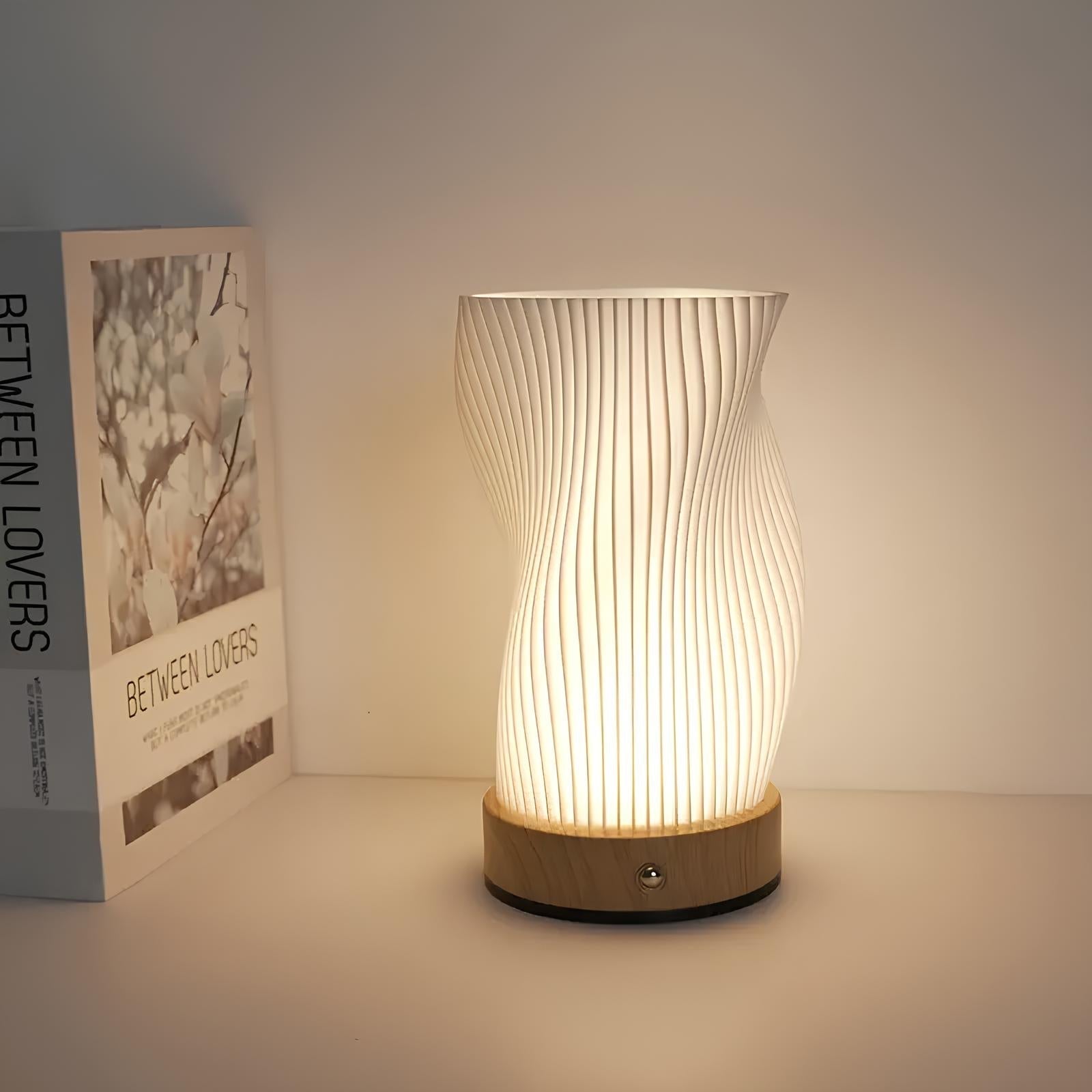 Lampada Dimmerabile Serene Wave – Crea l'Atmosfera Perfetta nel Tuo Interno