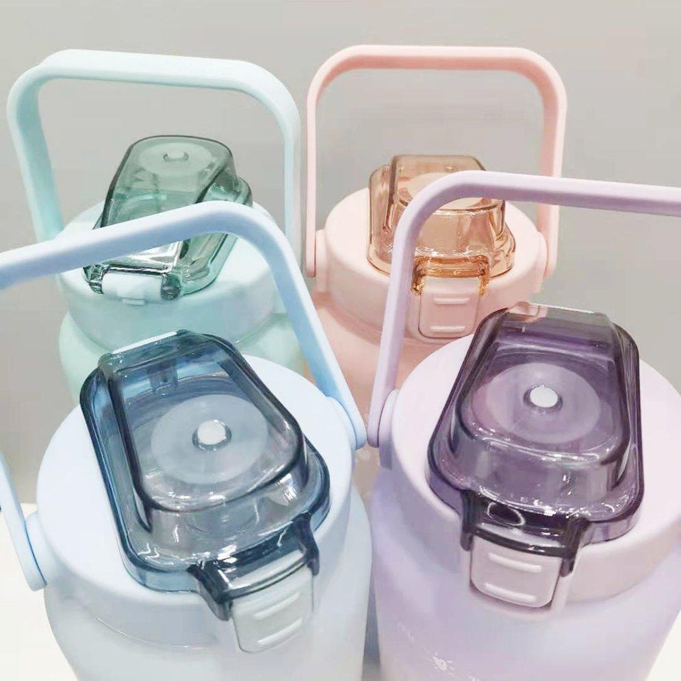 Bottiglia d'Acqua Motivazionale da 2L con Indicatori di Tempo – HydroMotivator