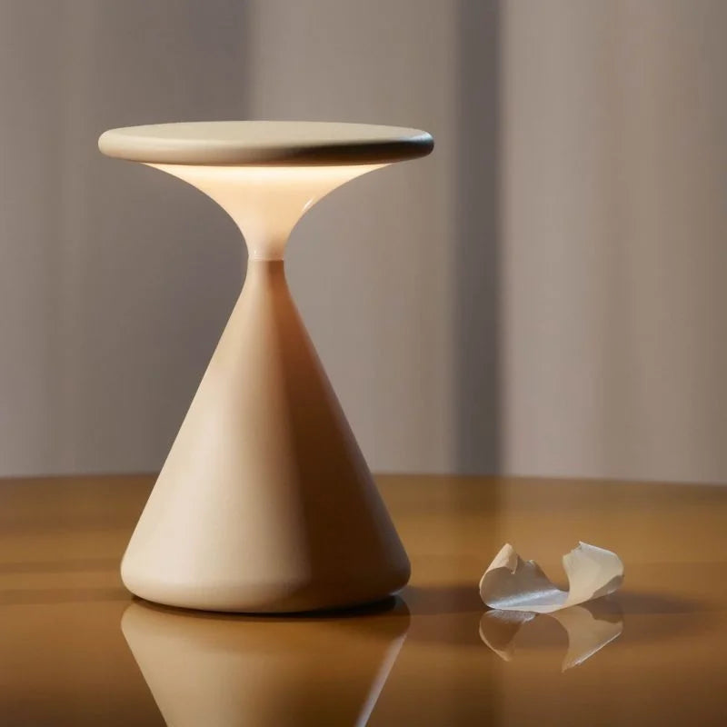 Lampada da Tavolo LED Dimmabile Aeron Hourglass – Luce Elegante e Senza Fili