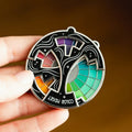 Farbenlehre Fidget | Broche en émail rotative | Design créatif | Broche de collection | SpectrumSpin