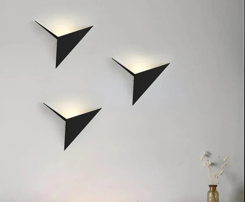 NoctiLux Applique LED Geometrica | Illuminazione contemporanea per comodini in case moderne