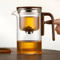 Elegant glass teapot with filter - Stylish design for loose leaf tea brewing