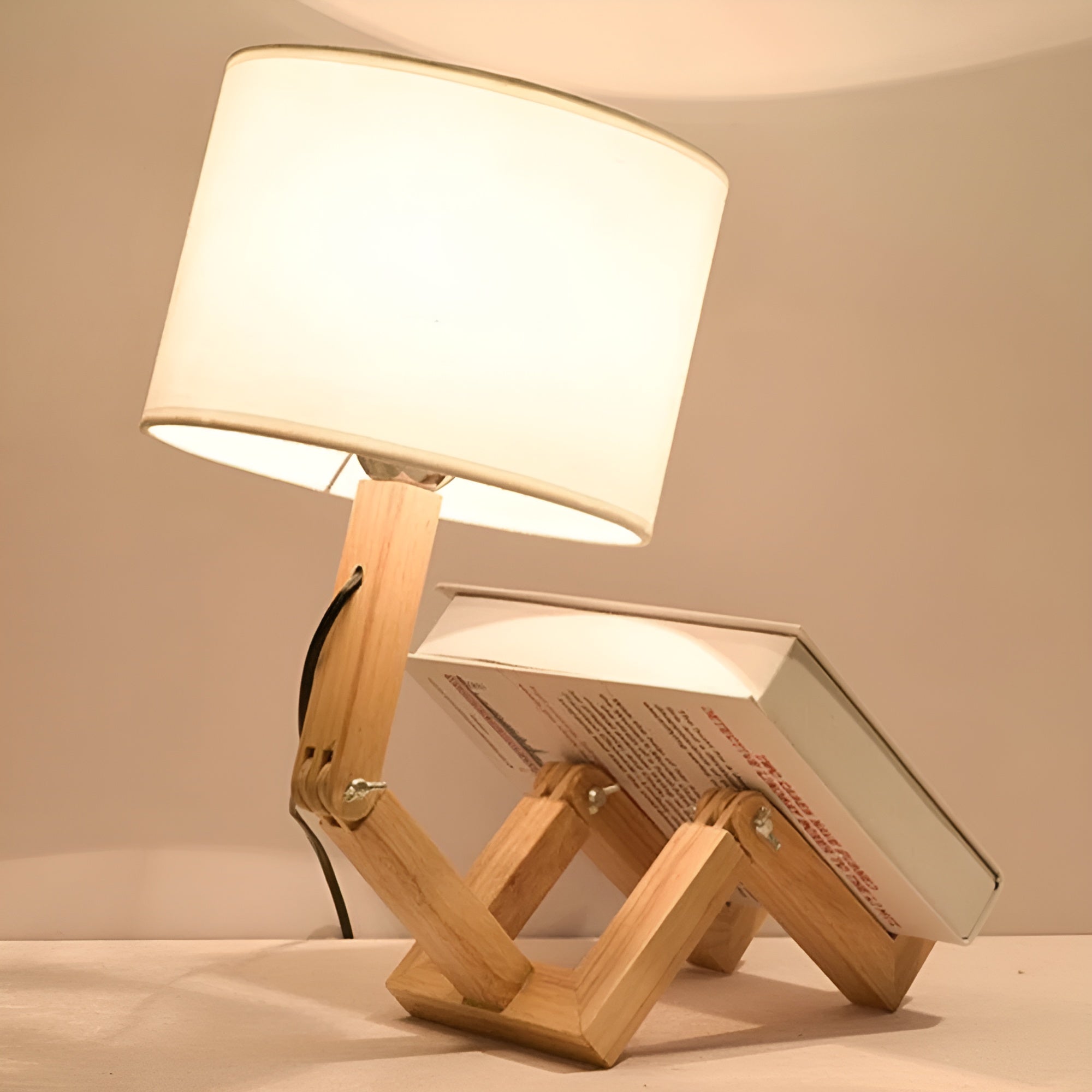 Lampada da Scrivania in Legno Flessibile – LumoBot