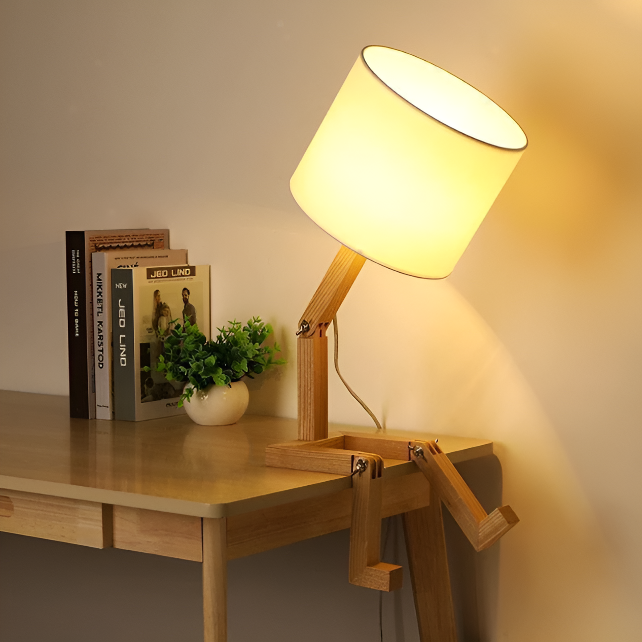 Lampada da Scrivania in Legno Flessibile – LumoBot