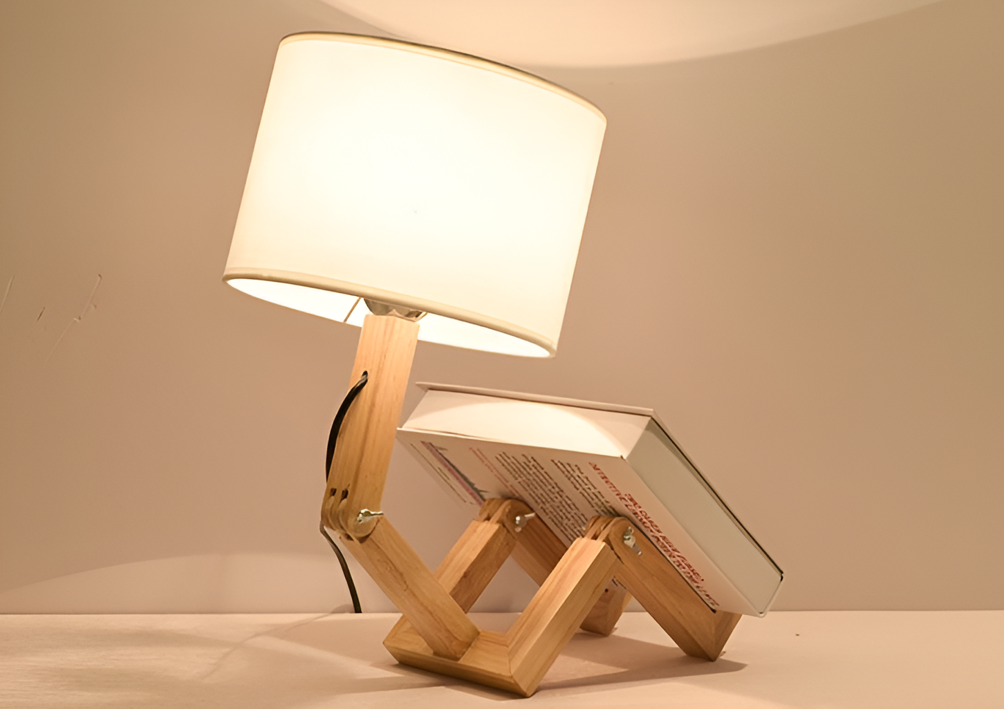 Lampada da Scrivania in Legno Flessibile – LumoBot