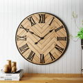 Orologio da parete tradizionale con numeri romani | Design rustico classico