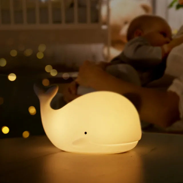 Lampada Notturna Balena Illuminata Magicamente – Luma | Luce Morbida per Bambini