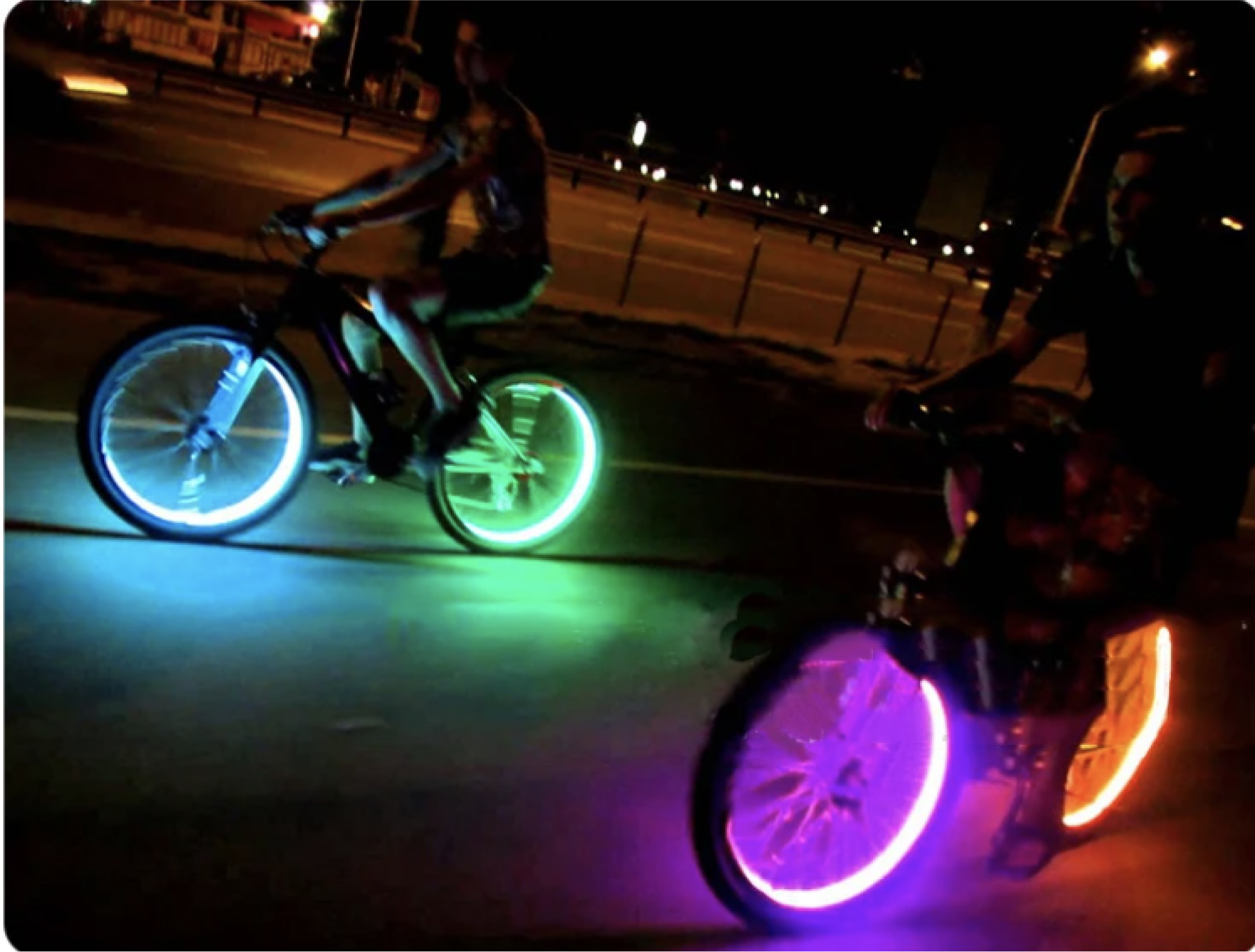 Set di 4 Tappi Valvola Illuminati con Logo – LuxaGlow