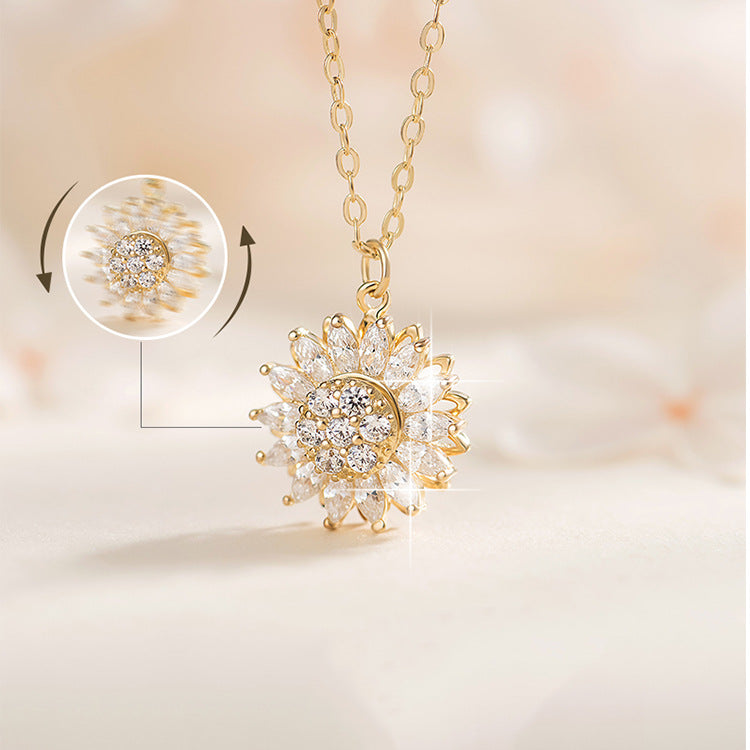 Collana Regolabile GoldenBloom | Pendente Girasole Rotante per un'Eleganza Senza Tempo
