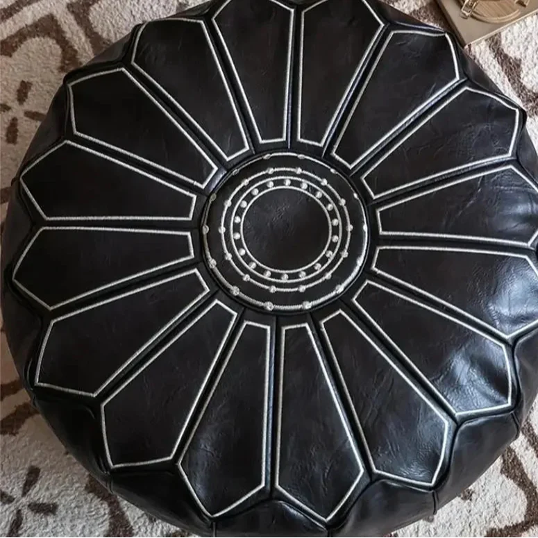 Pouf in Pelle di Lusso – Comfort e Design