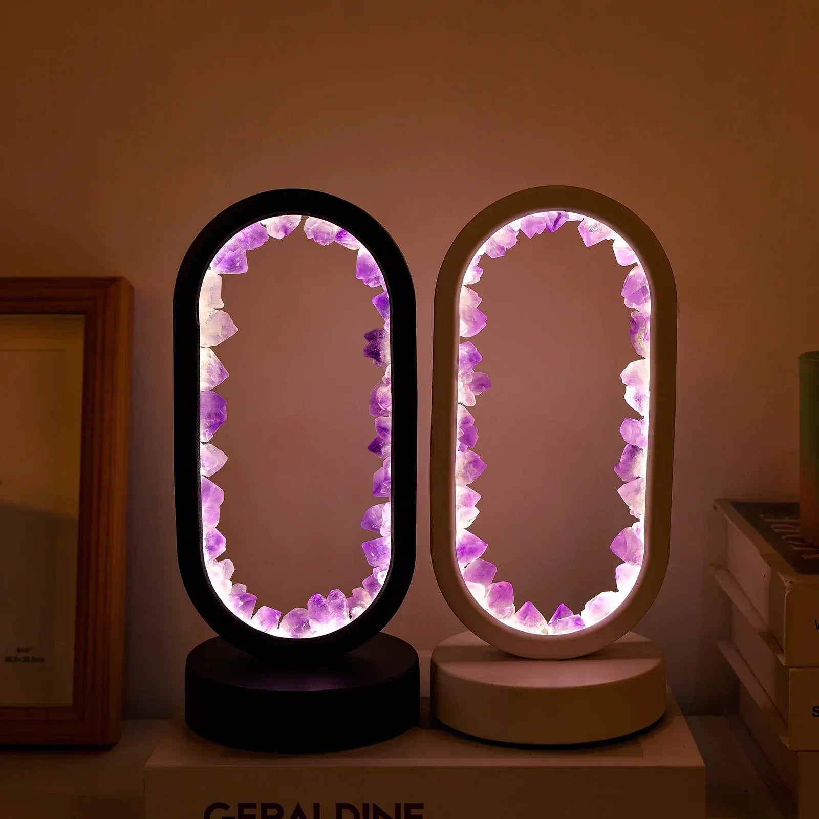 Lampada Elegante in Cristallo di Ametista – Illuminazione LED Ambientale per il Relax