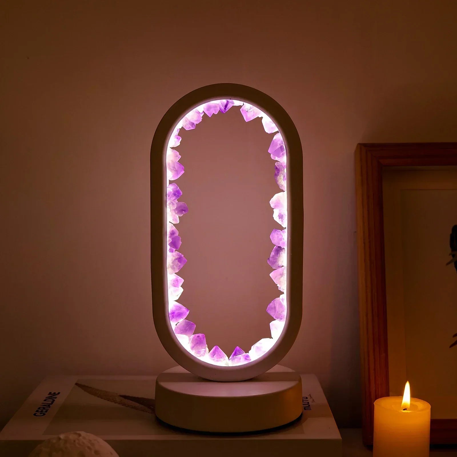 Lampada Elegante in Cristallo di Ametista – Illuminazione LED Ambientale per il Relax