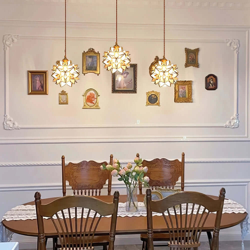 Lampada a Sospensione Elegante con Design a Conchiglia