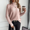 Gudrun | Pull rose à col montant et manches côtelées