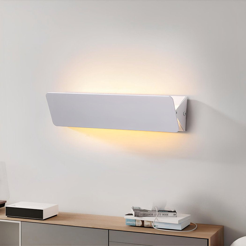 FlexiGlow Lampada da Parete Moderna Bianca – Paralume Regolabile per una Perfetta Distribuzione della Luce