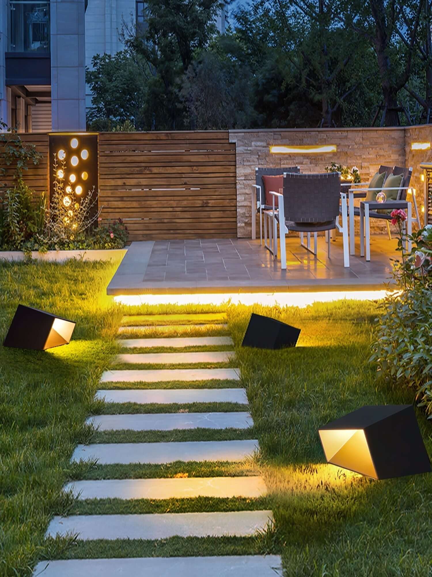 Lampada da Giardino a Forma di Cubo a Energia Solare