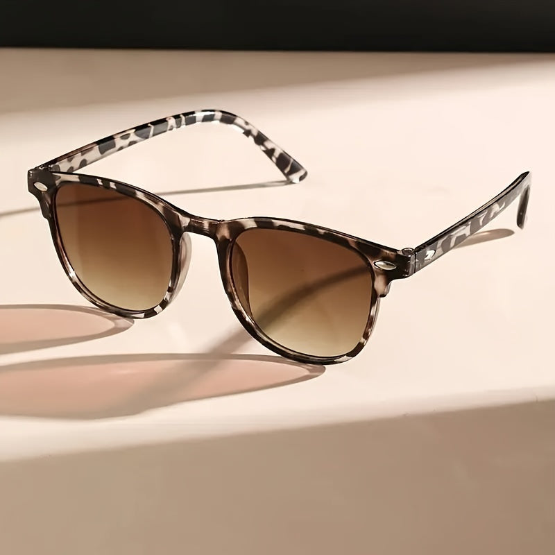 Occhiali da sole retro alla moda per uomini e donne – Design tartarugato per spiaggia e vacanze