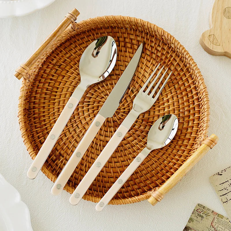 Set di Posate in Acciaio Inossidabile da 24 Pezzi con Design Inciso – BistroLine